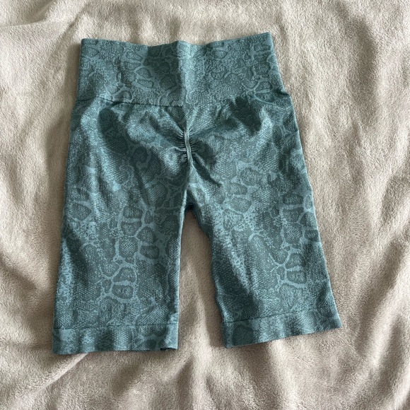 Gymshark Adapt Animal Seamless Biker Shorts Size Small - Picture 2 of 2